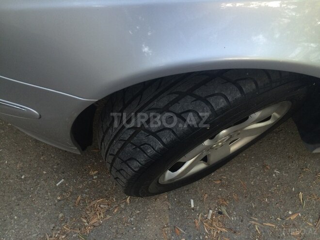 Mercedes E 220 2002, 218,000 km - 2.2 l - Bakı