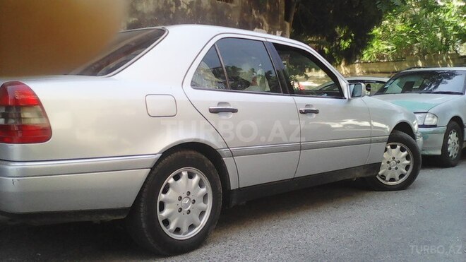 Mercedes C 220 1995, 318,000 km - 2.2 l - Bakı