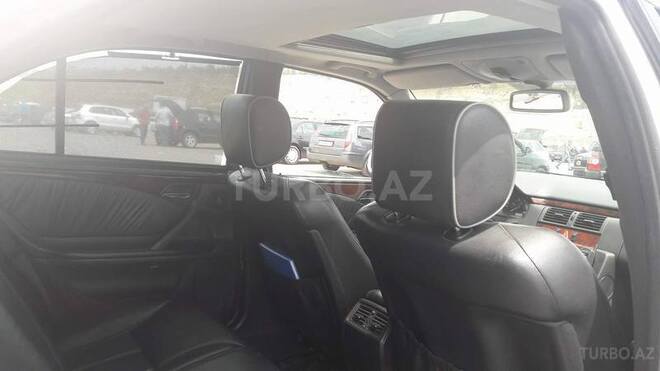 Mercedes E 220 2002, 356,000 km - 2.2 л - Bakı