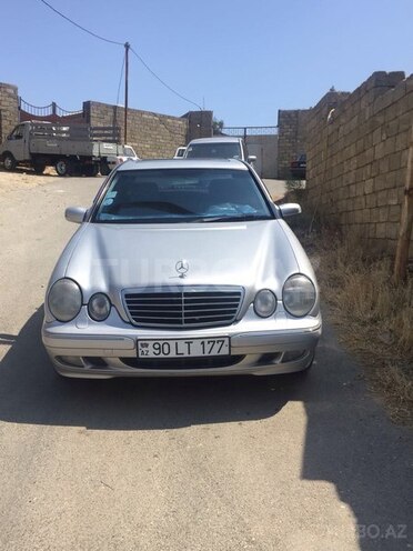 Mercedes E 220 2001, 214,000 km - 2.2 l - Bakı