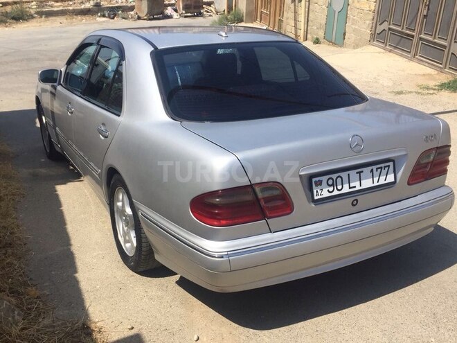 Mercedes E 220 2001, 214,000 km - 2.2 l - Bakı