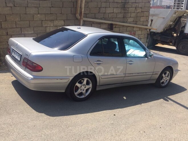 Mercedes E 220 2001, 214,000 km - 2.2 l - Bakı