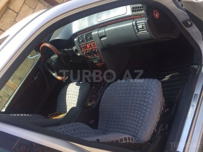 Mercedes E 220 2001, 214,000 km - 2.2 l - Bakı