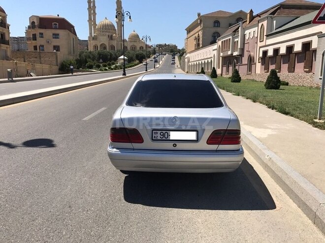 Mercedes E 240 1999, 274,000 km - 2.4 l - Bakı