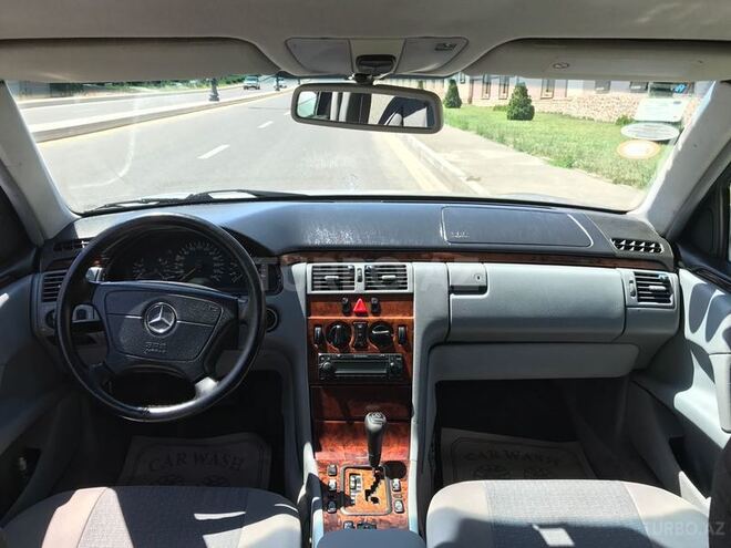 Mercedes E 240 1999, 274,000 km - 2.4 l - Bakı