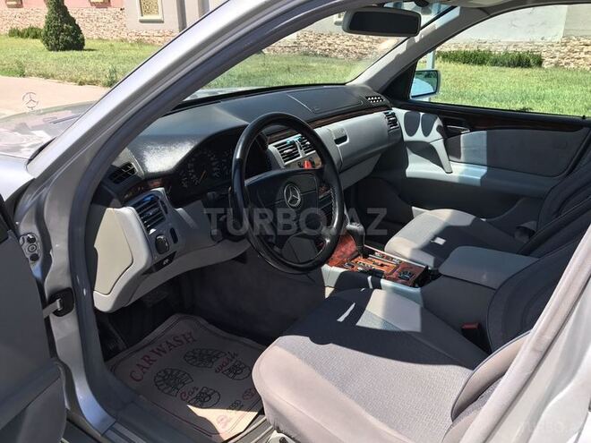 Mercedes E 240 1999, 274,000 km - 2.4 l - Bakı