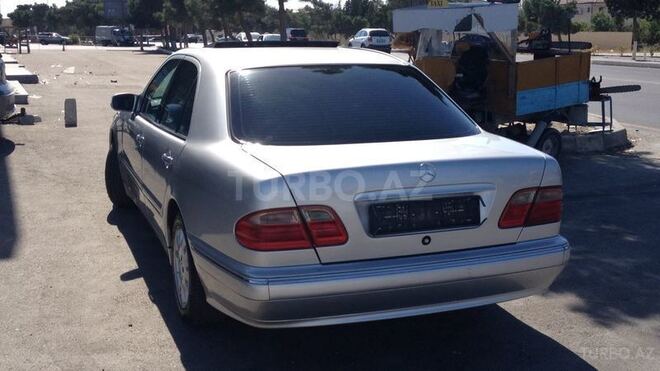 Mercedes E 240 1999, 211,000 km - 2.4 l - Bakı