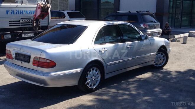 Mercedes E 240 1999, 210,000 km - 2.4 l - Bakı