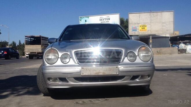 Mercedes E 240 1999, 210,000 km - 2.4 l - Bakı