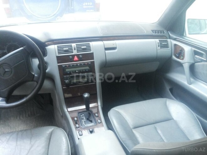 Mercedes E 320 1997, 268,000 km - 3.2 l - Bakı