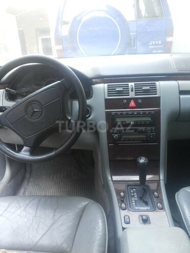 Mercedes E 320 1997, 268,000 km - 3.2 l - Bakı