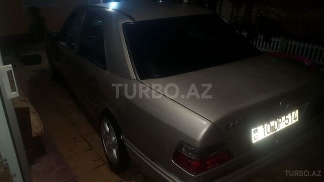 Mercedes E 280 1995, 221,658 km - 2.8 l - Bakı