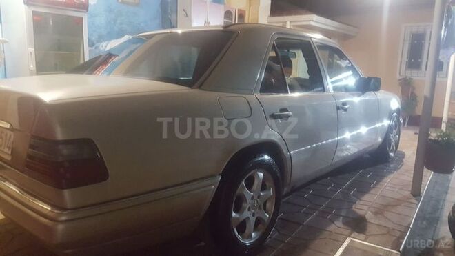 Mercedes E 280 1995, 221,658 km - 2.8 l - Bakı