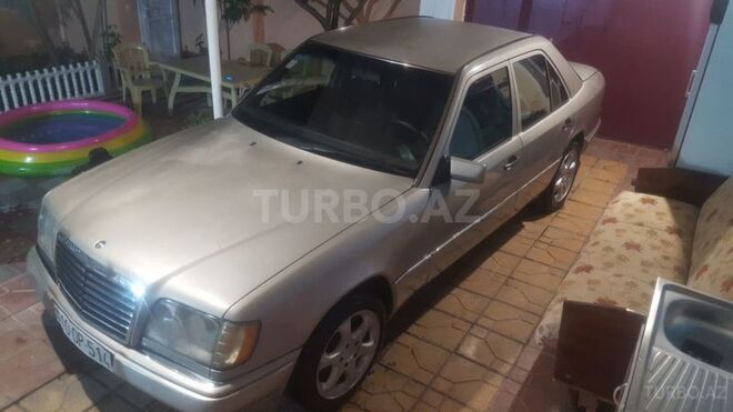 Mercedes E 280 1995, 221,658 km - 2.8 l - Bakı