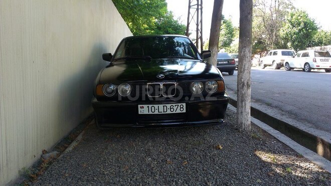 BMW 525 1992, 300,000 km - 2.5 l - Qazax