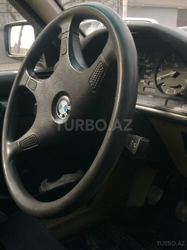 BMW 525 1992, 300,000 km - 2.5 l - Qazax