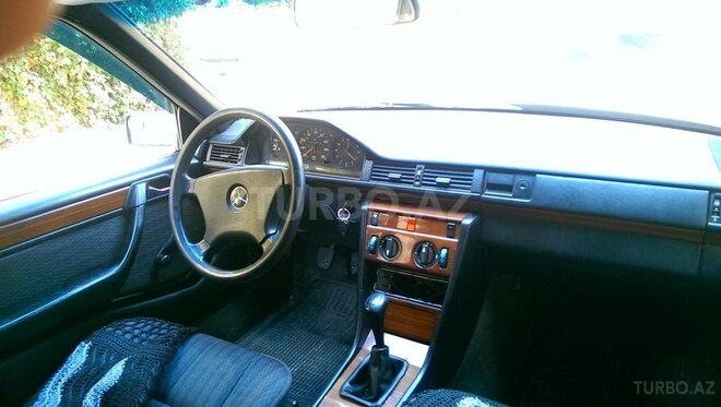 Mercedes E 200 1992, 271,000 km - 2.0 l - Bakı