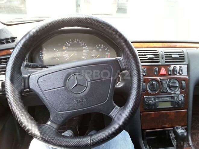 Mercedes E 240 1998, 181,210 km - 2.4 l - Gəncə