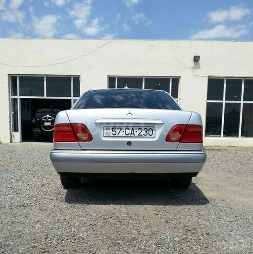 Mercedes E 240 1998, 181,210 km - 2.4 l - Gəncə