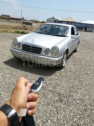 Mercedes E 240 1998, 181,210 km - 2.4 l - Gəncə