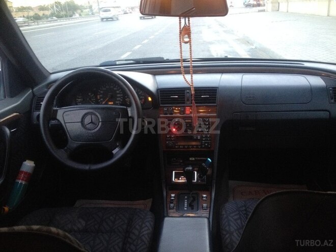 Mercedes C 220 1994, 300,046 km - 2.2 l - Bakı