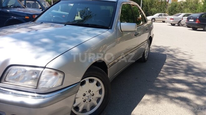 Mercedes C 240 1999, 206,000 km - 0.3 l - Sumqayıt