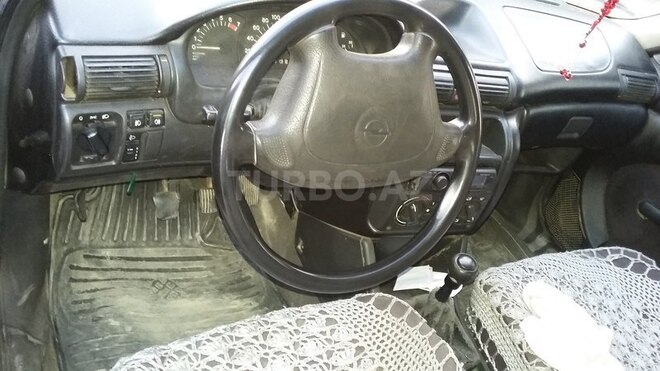 Opel Astra 1996, 305,000 km - 1.6 л - Bakı