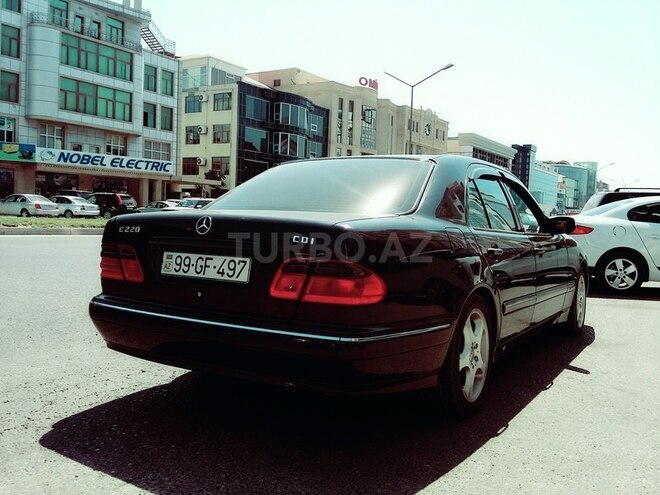 Mercedes E 220 2000, 328,000 km - 2.2 l - Bakı