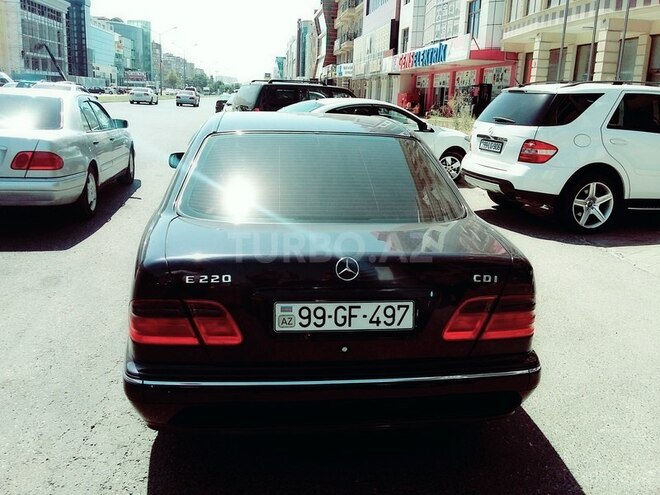 Mercedes E 220 2000, 328,000 km - 2.2 l - Bakı