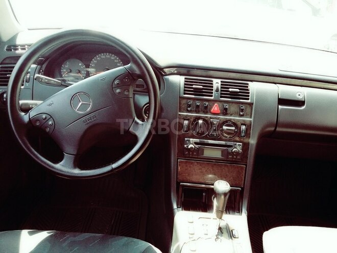Mercedes E 220 2000, 328,000 km - 2.2 l - Bakı