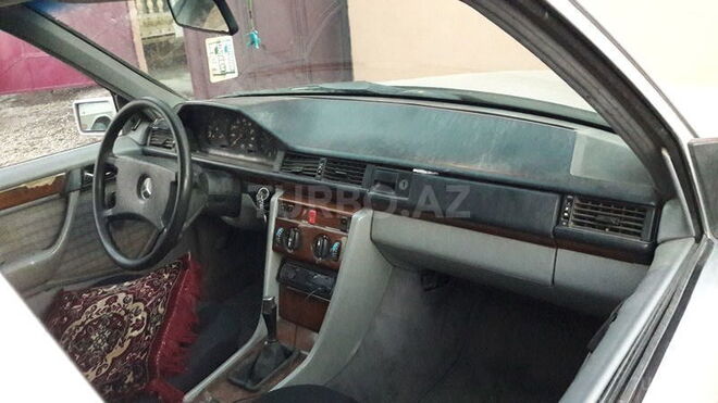 Mercedes E 200 1991, 400,580 km - 2.0 l - Qazax