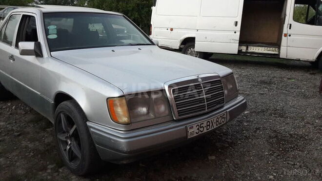 Mercedes E 200 1991, 400,580 km - 2.0 l - Qazax