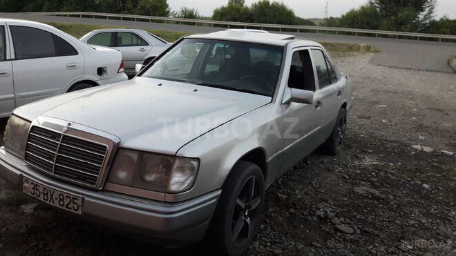 Mercedes E 200 1991, 400,580 km - 2.0 l - Qazax