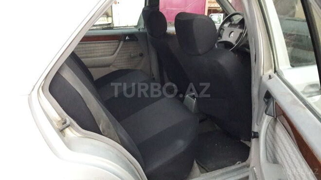 Mercedes E 200 1991, 400,580 km - 2.0 l - Qazax