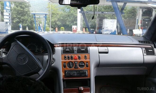Mercedes E 230 1997, 250,000 km - 2.3 l - Qəbələ