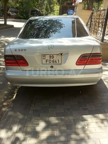 Mercedes E 320 2000, 180,000 km - 3.2 l - Bakı