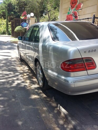 Mercedes E 320 2000, 180,000 km - 3.2 l - Bakı