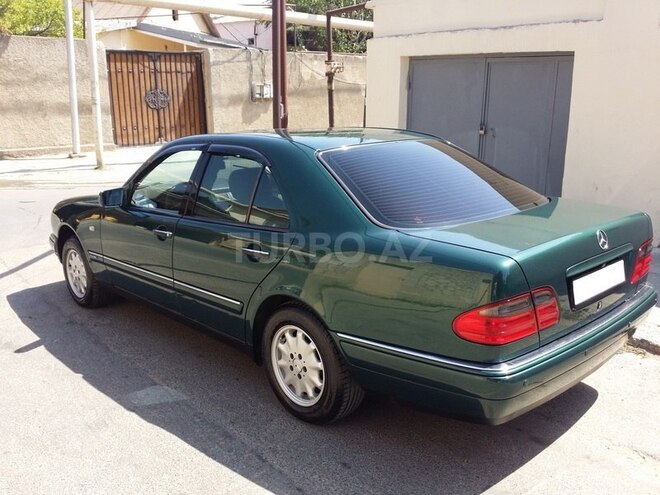 Mercedes E 230 1997, 324,000 km - 2.3 l - Bakı