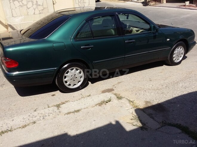 Mercedes E 230 1997, 324,000 km - 2.3 l - Bakı