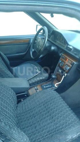 Mercedes E 220 1995, 350,000 km - 2.2 l - Bakı