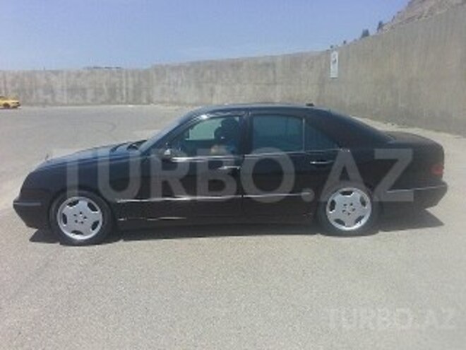 Mercedes E 220 2001, 328,000 km - 2.2 л - Bakı