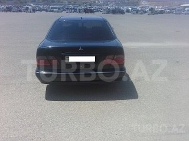 Mercedes E 220 2001, 328,000 km - 2.2 л - Bakı