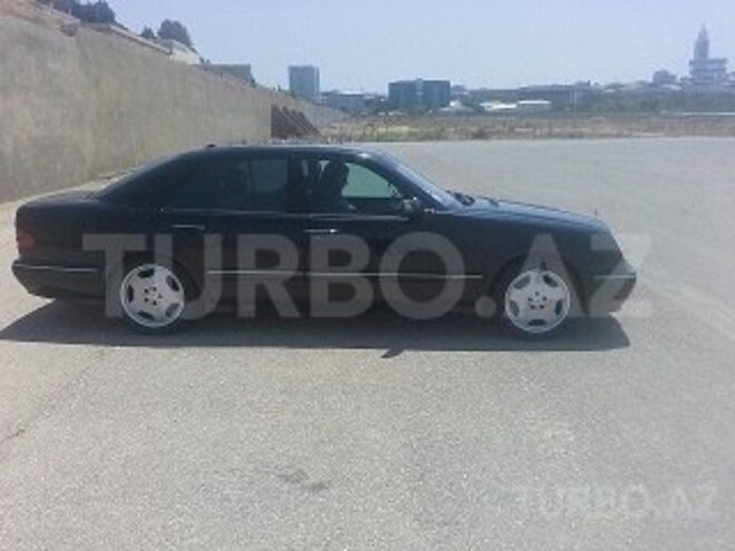 Mercedes E 220 2001, 328,000 km - 2.2 л - Bakı