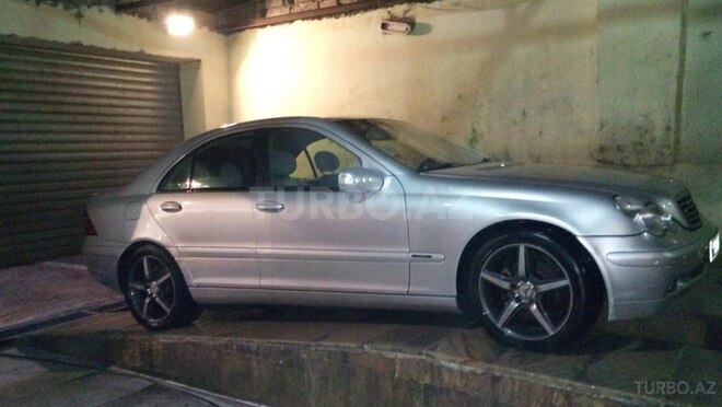 Mercedes C 220 2001, 420,000 km - 2.2 л - Bakı