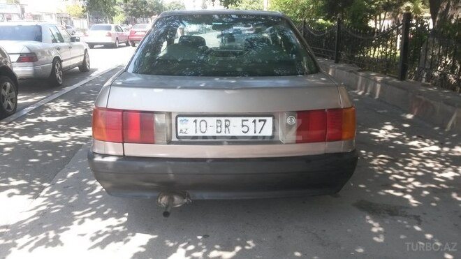 Audi 80 1988, 240,000 km - 1.8 l - Bakı
