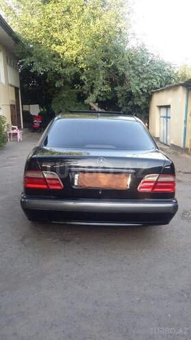 Mercedes E 280 2000, 330,000 km - 2.8 л - Bakı