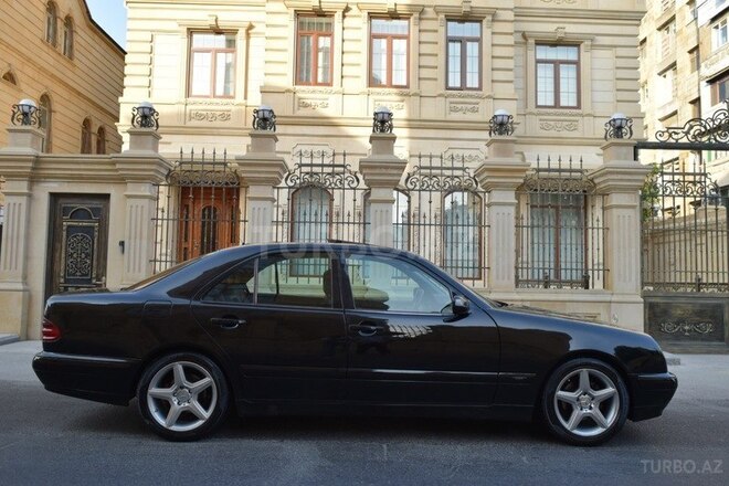 Mercedes E 220 2002, 277,897 km - 2.2 l - Bakı