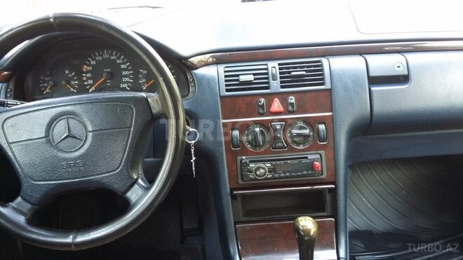Mercedes E 200 1996, 220,000 km - 2.0 l - Bakı