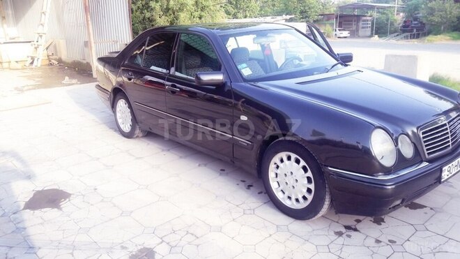 Mercedes E 230 1996, 30,300 km - 2.4 l - Bərdə