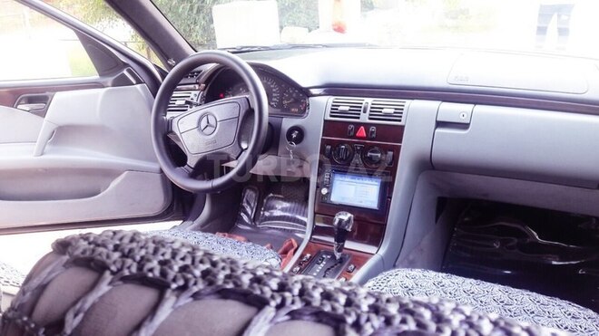 Mercedes E 230 1996, 30,300 km - 2.4 l - Bərdə